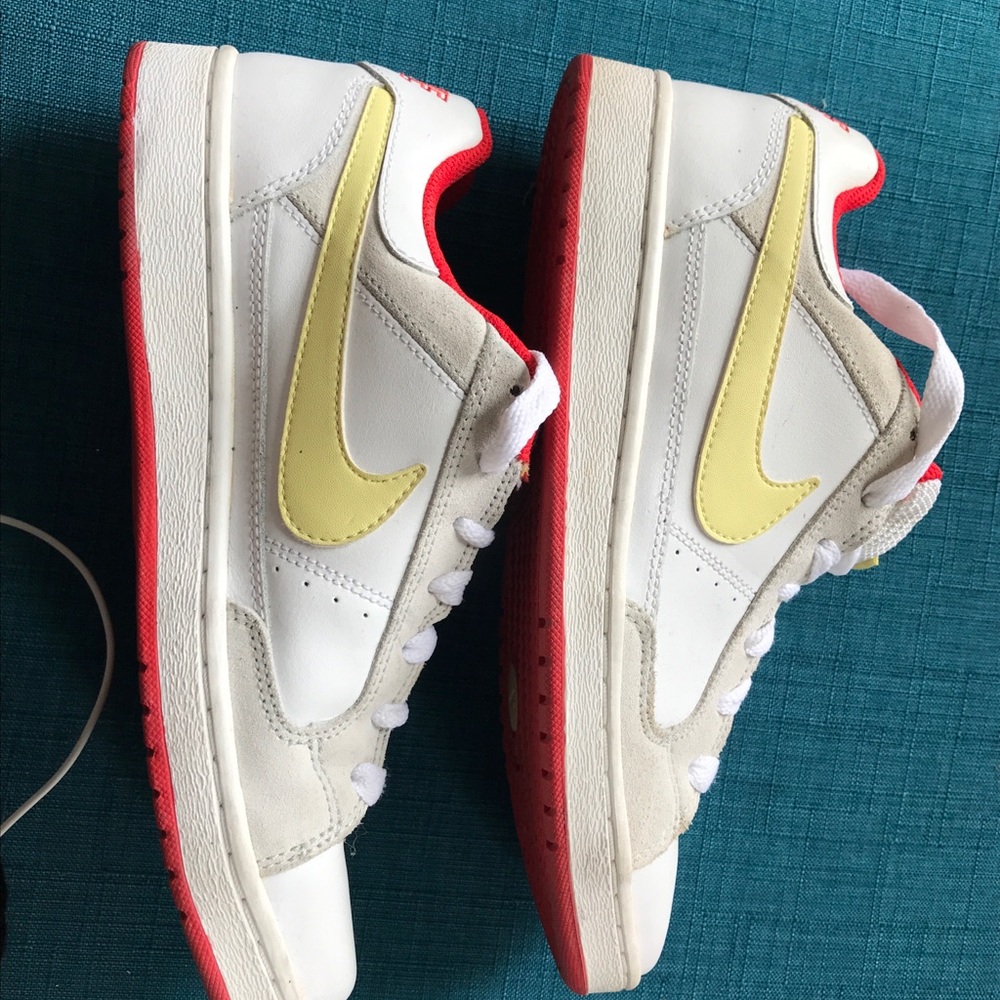 NIKE 6.0 Skate Sneakers—size 8.5–white/yellow/red